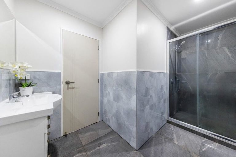 Photo of property in 16 Dolbel Place, Mangere East, Auckland, 2024