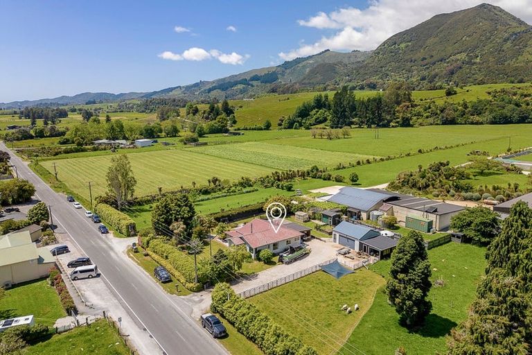 Photo of property in 426 Abel Tasman Drive, Motupipi, Takaka, 7183