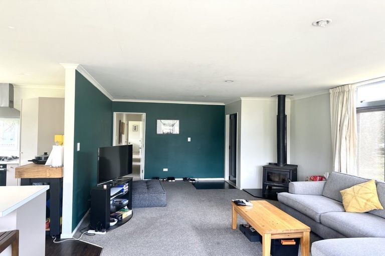 Photo of property in 8 Redwood Lane, Martinborough, 5711