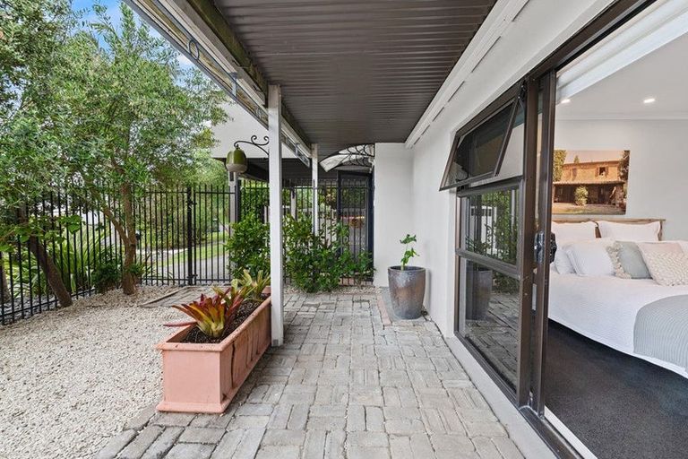 Photo of property in 1/884 Beach Road, Waiake, Auckland, 0630