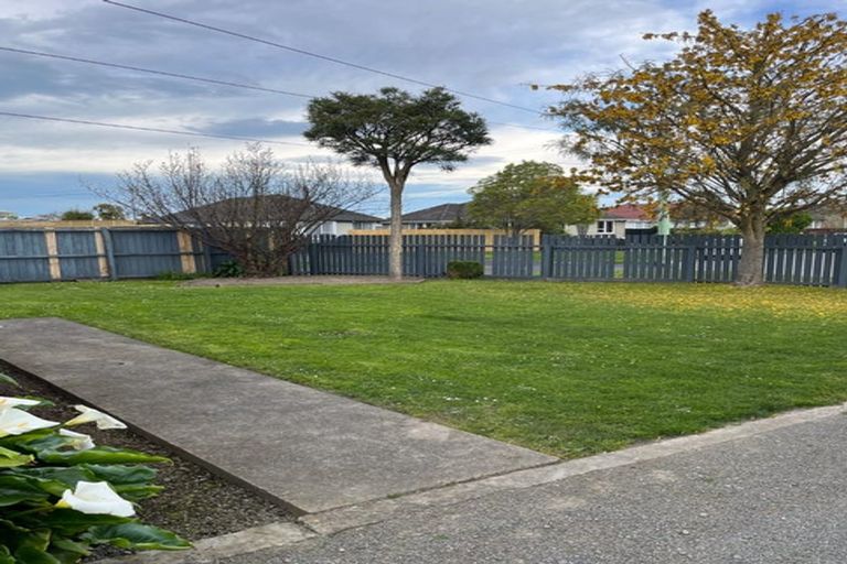 Photo of property in 30 Ealing Street, Redwood, Christchurch, 8051