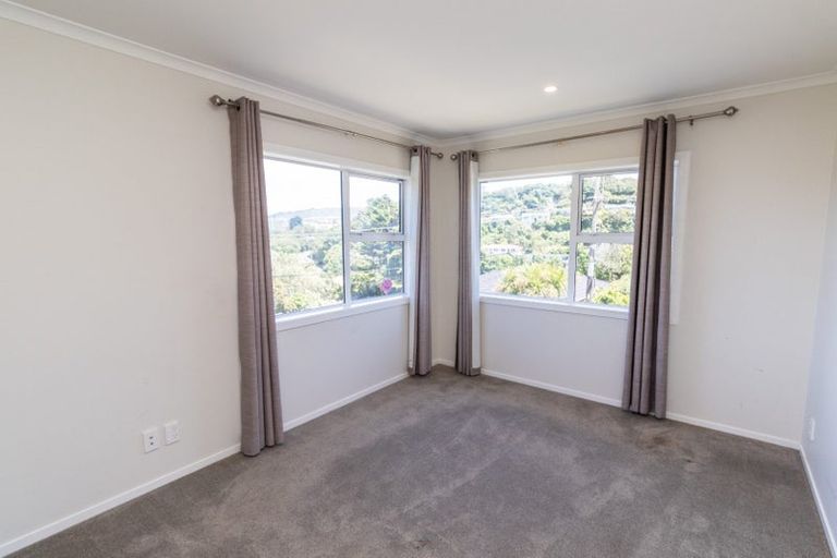 Photo of property in 1/20 Glanmire Road, Newlands, Wellington, 6037