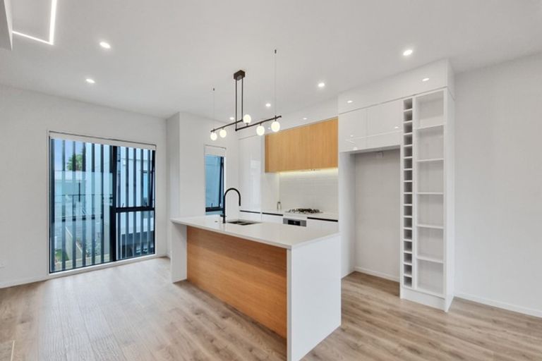 Photo of property in 14 Mina Way, Browns Bay, Auckland, 0630