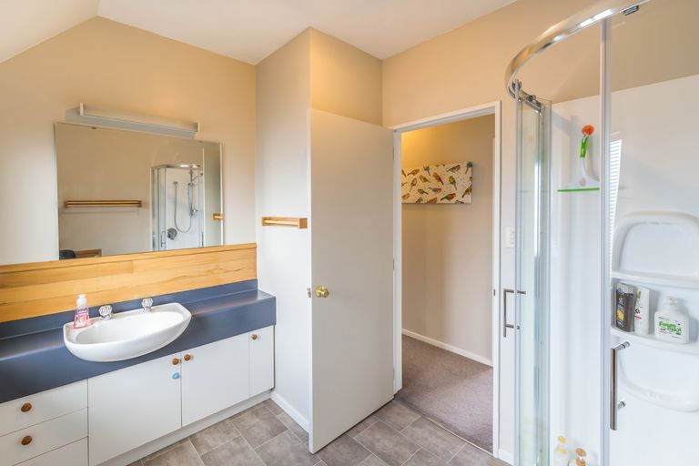 Photo of property in 128a Mcfaddens Road, St Albans, Christchurch, 8052