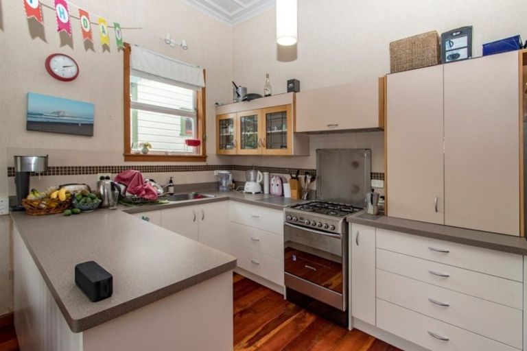 Photo of property in 79 Milton Road, Bluff Hill, Napier, 4110