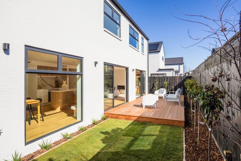 Photo of property in 2/17 Hewitts Road, Merivale, Christchurch, 8014