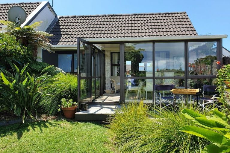 Photo of property in 5 Bellbird Place, Orewa, 0931