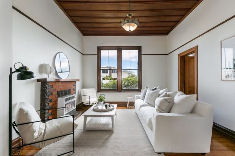 Photo of property in 62 Charles Street, Westshore, Napier, 4110