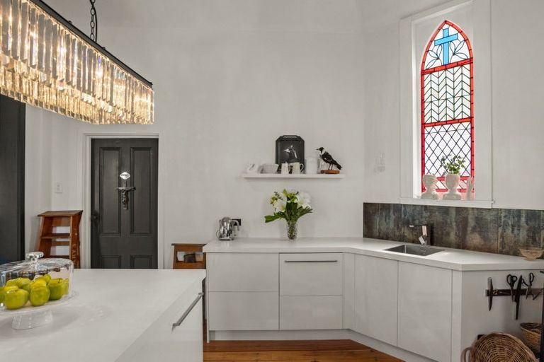 Photo of property in 17 School Road, Clive, 4102