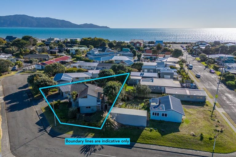 Photo of property in 63 Ngapaki Street, Waikanae Beach, Waikanae, 5036