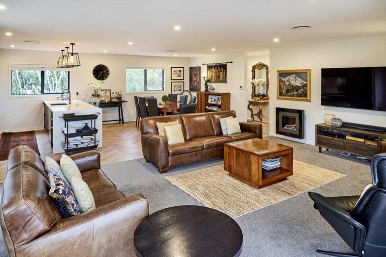 Photo of property in 45 Mount Marua Way, Timberlea, Upper Hutt, 5018