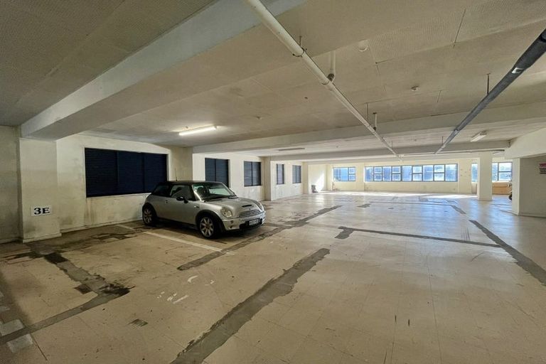 Photo of property in 17 Kent Terrace - Kent Apartments, 3e/16 Kent Terrace, Mount Victoria, Wellington, 6011