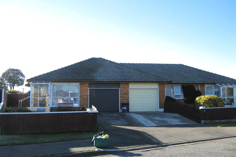 Photo of property in 2/4 Lomax Place, Islington, Christchurch, 8042