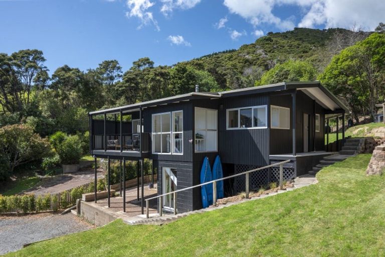 Photo of property in 99 Kawakawa Bay Coast Road, Kawakawa Bay, Papakura, 2585
