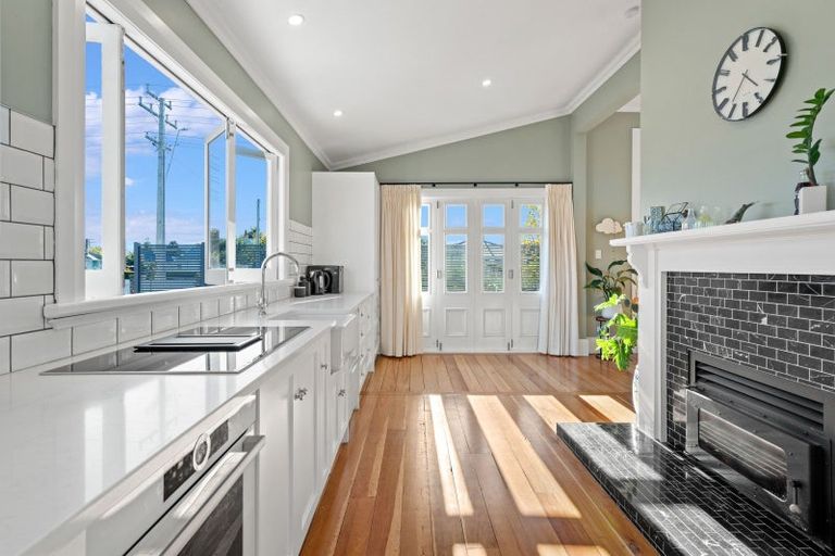 Photo of property in 260-262 High Street North, Carterton, 5713