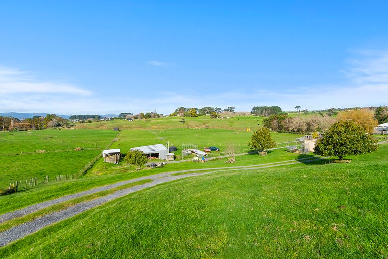Photo of property in 141 Karioitahi Road, Waiuku, 2683