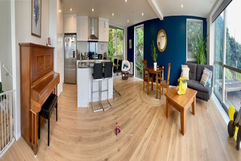 Photo of property in 6 Owhiro Bay Parade, Island Bay, Wellington, 6023