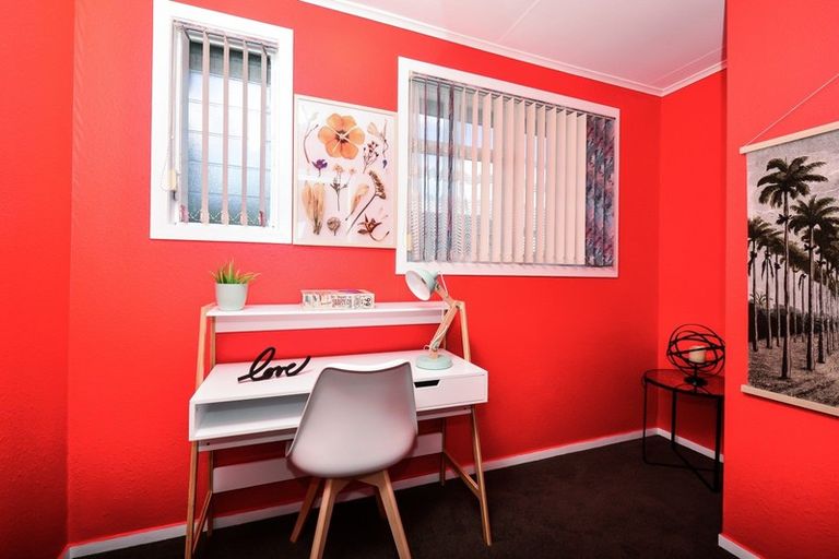 Photo of property in 18 Douglas Crescent, Fairfield, Hamilton, 3214