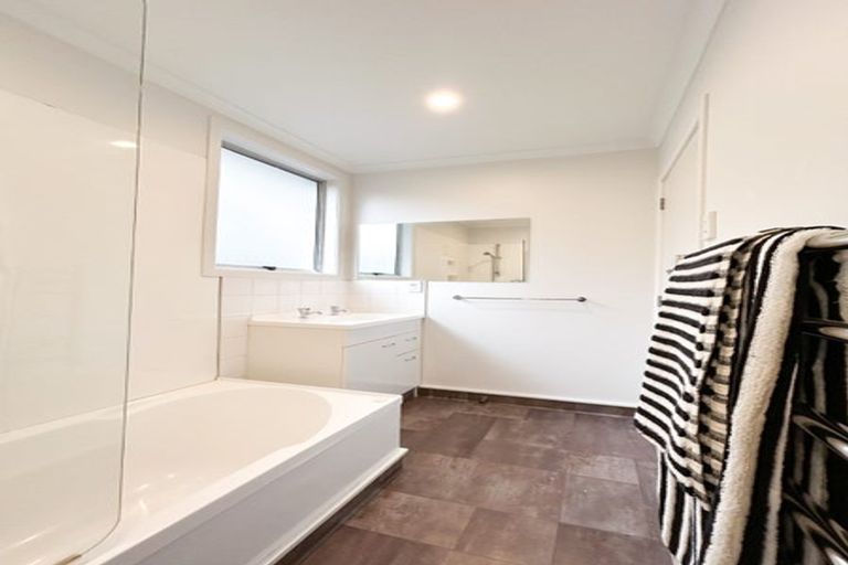 Photo of property in 163b Pembroke Street, Westown, New Plymouth, 4310