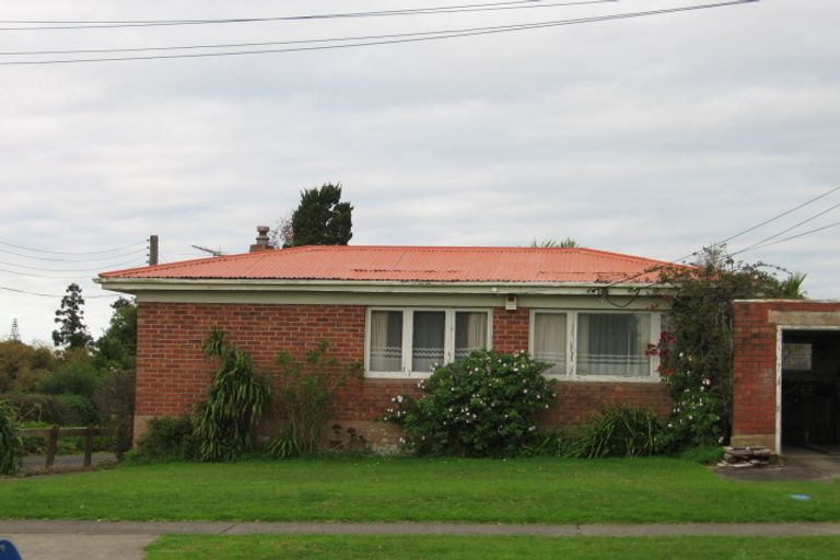 Photo of property in 100 Sandspit Road, Shelly Park, Auckland, 2014