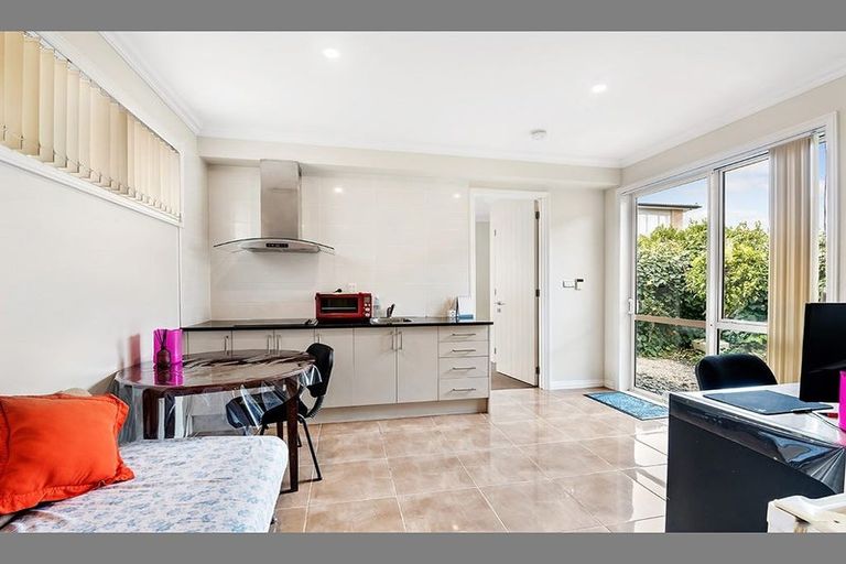 Photo of property in 5 Kilkelly Avenue, Pinehill, Auckland, 0632