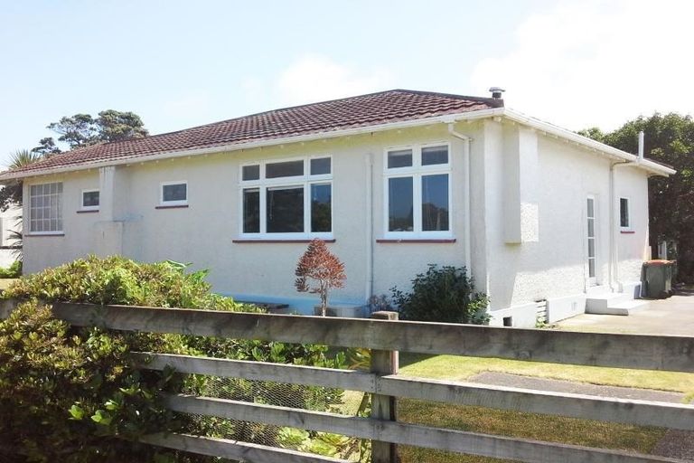 Photo of property in 1 Havelock Street, Opunake, 4616