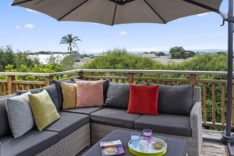 Photo of property in 767 East Coast Road, Northcross, Auckland, 0630