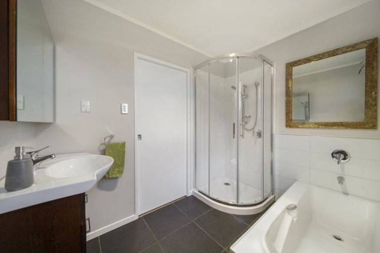 Photo of property in 19 Robert Allan Way, Pakuranga Heights, Auckland, 2010