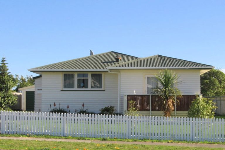 Photo of property in 14 Campion Road, Waikanae Beach, Waikanae, 5036