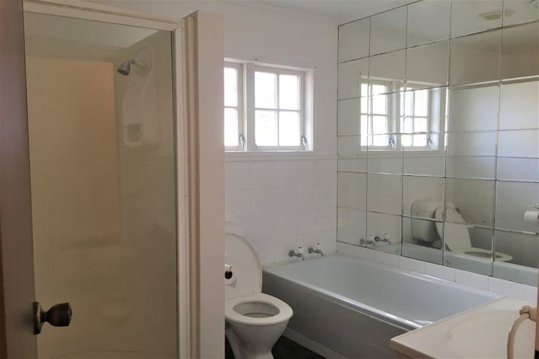 Photo of property in 16 Elmira Place, Browns Bay, Auckland, 0630