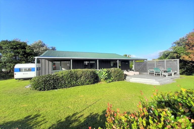 Photo of property in 106 Titoki Place, Matarangi, Whitianga, 3592