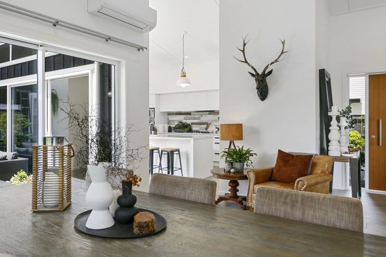 Photo of property in 16 Pukenamu Road, Rainbow Point, Taupo, 3330