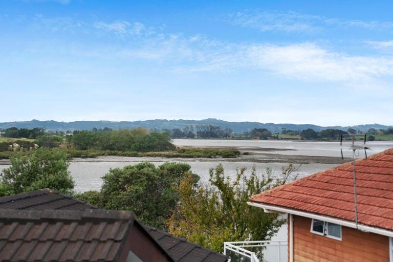 Photo of property in 2/23 Beihlers Road, Weymouth, Auckland, 2103