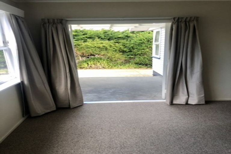 Photo of property in 199 Chivalry Road, Glenfield, Auckland, 0629