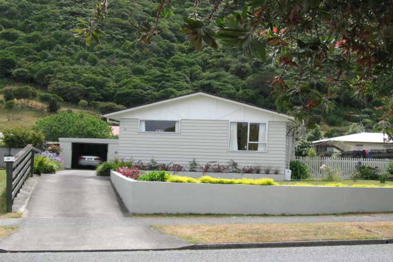 Photo of property in 23 Larchmont Grove, Totara Park, Upper Hutt, 5018