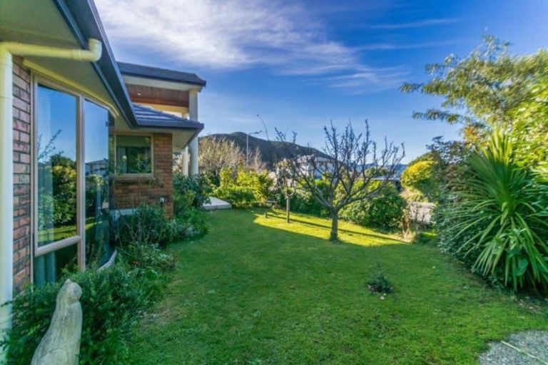Photo of property in 14 Ranui Street, Waikawa, Picton, 7220