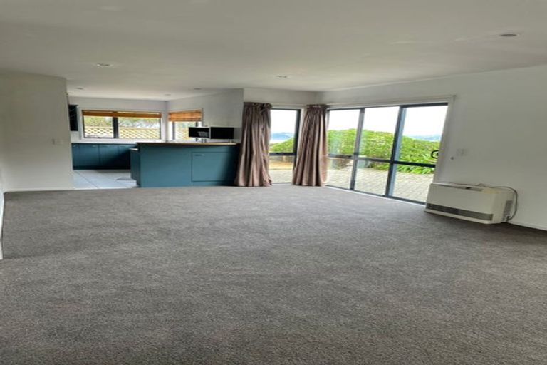 Photo of property in 8 Forbes Lane, Newlands, Wellington, 6037