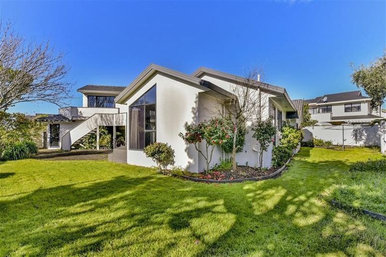 Photo of property in 20 Gillard Place, Eastern Beach, Auckland, 2012