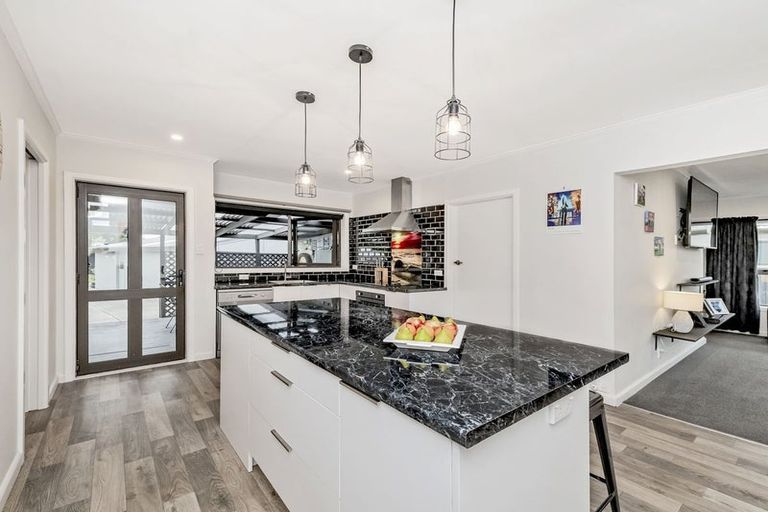 Photo of property in 194 Springs Road, Hornby, Christchurch, 8042