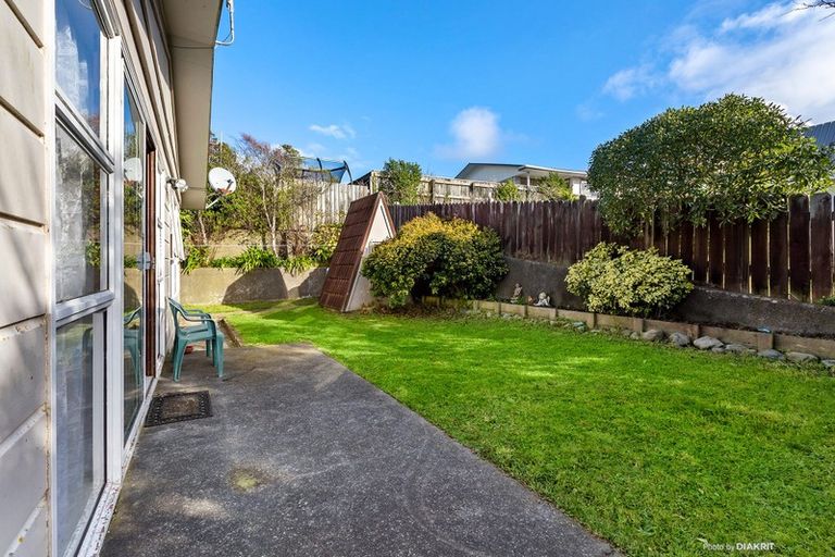 Photo of property in 21 Fitzpatrick Street, Newlands, Wellington, 6037
