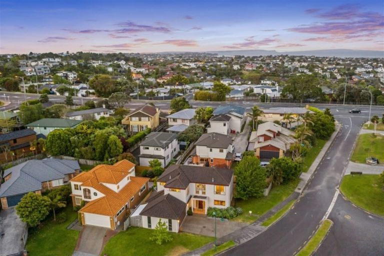 Photo of property in 5 Noel Williams Place, Windsor Park, Auckland, 0630