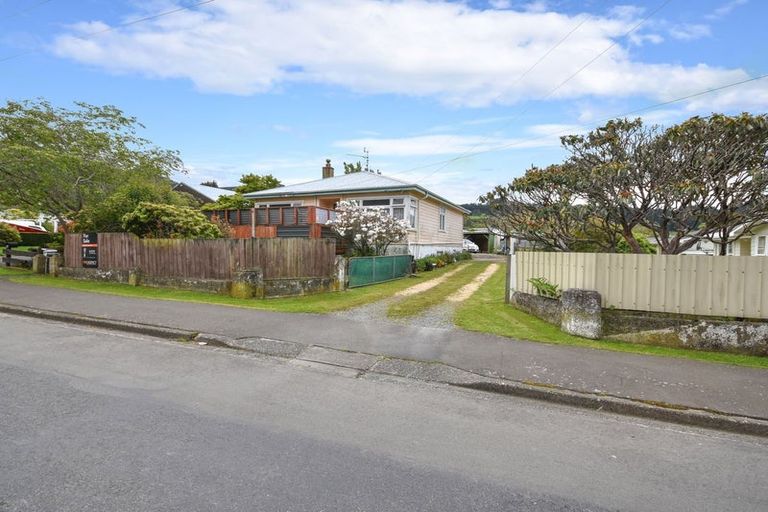 Photo of property in 50 Hall Road, Sawyers Bay, Port Chalmers, 9023