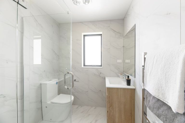 Photo of property in 51b Crestview Rise, Papakura, 2110