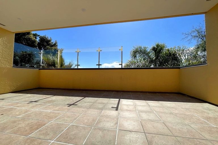 Photo of property in 2/27 Macleans Road, Bucklands Beach, Auckland, 2014