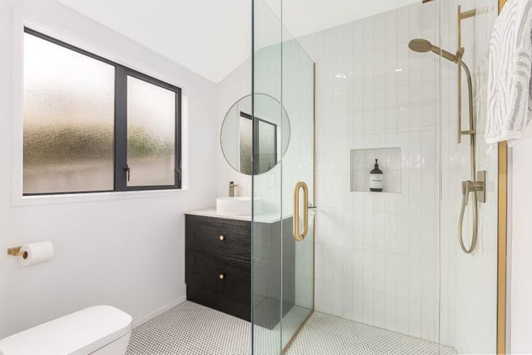 Photo of property in 8 Tararua Close, Aotea, Porirua, 5024