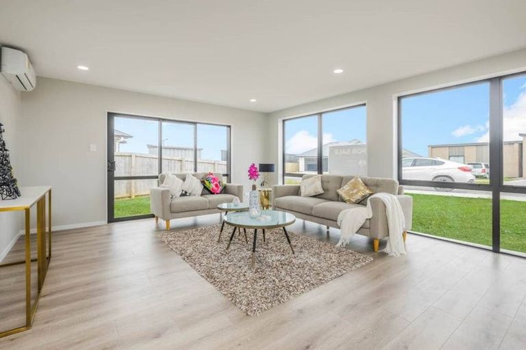 Photo of property in 4 Rere Awa Road, Glenbrook, 2681