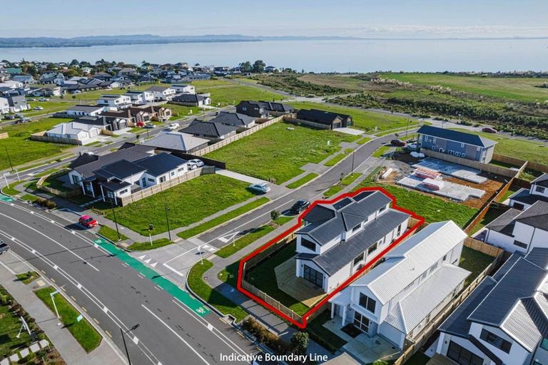 Photo of property in 1 Whata Street, Clarks Beach, 2122