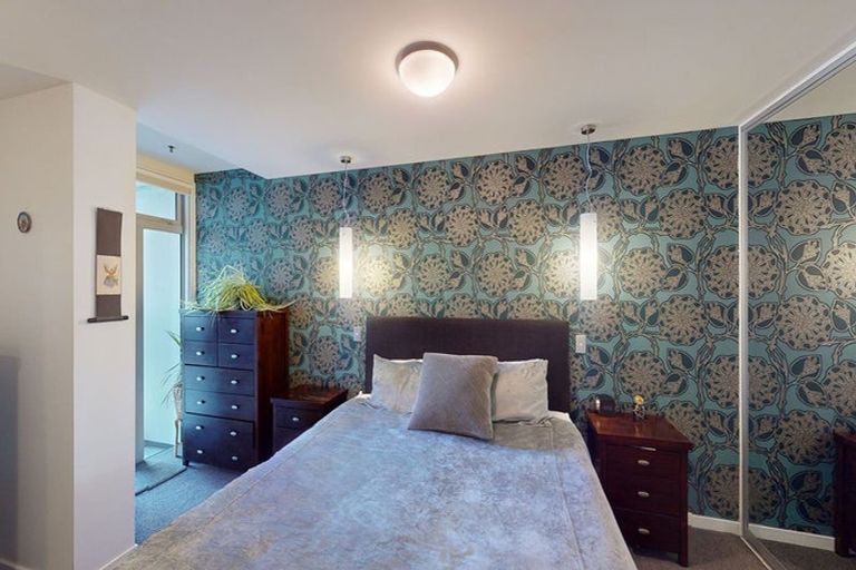 Photo of property in Montreaux Apartments, 1b/164 The Terrace, Wellington Central, Wellington, 6011