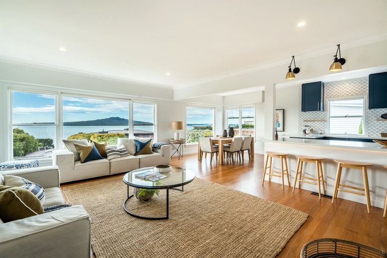 Photo of property in 26 Seacliffe Avenue, Belmont, Auckland, 0622