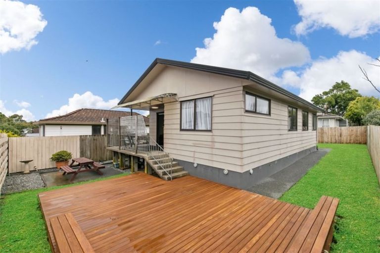 Photo of property in 2/9 Dalmatia Place, Henderson, Auckland, 0612